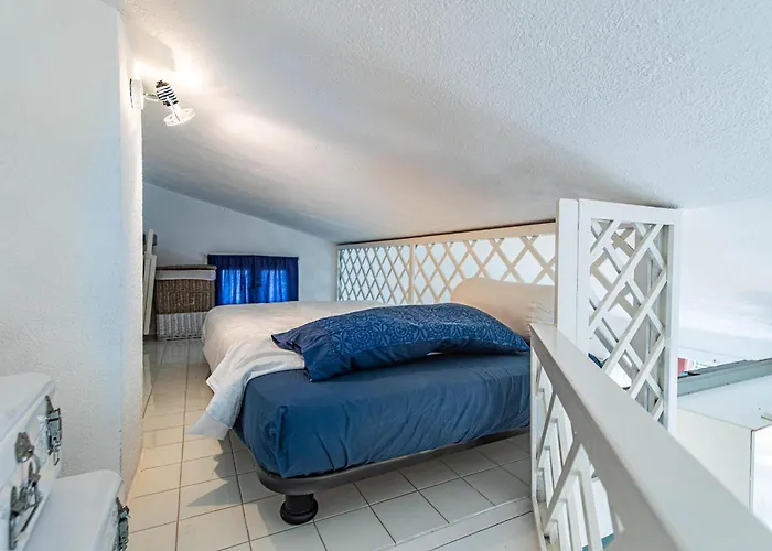 Tiffany With Shared Pool - Happy 马里内拉