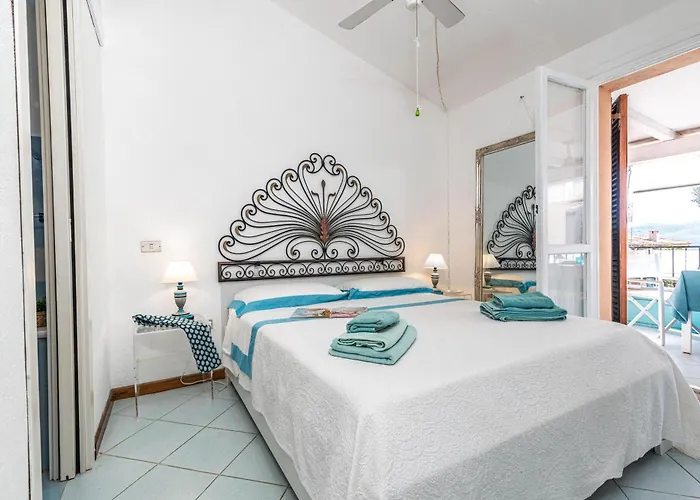 公寓 Tiffany With Shared Pool - Happy 马里内拉